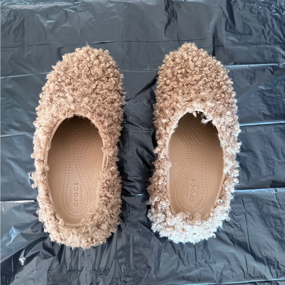 CROCS Classic Faux Doodle Fur Clogs Size 9 Woman’s - Picture 10 of 10